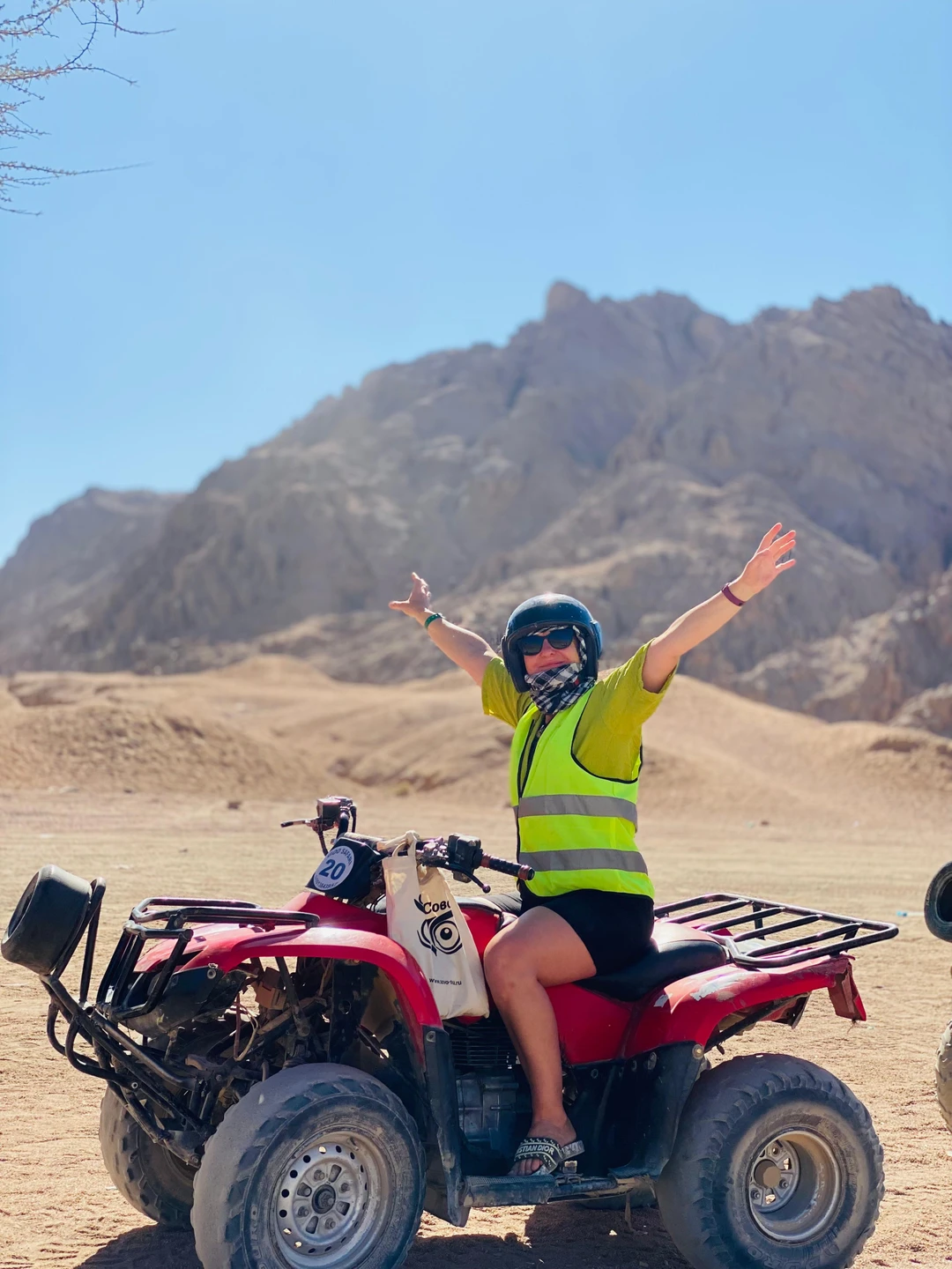 Заказывали катание на верблюдах, это здорово. У нас была гид Наталья, она посоветовала нам еще катание