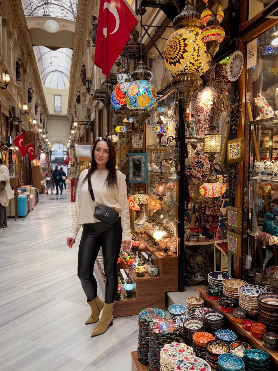 В Стамбуле и на Истикляль бывала много раз, но никогда не заглядывала на удаленные улочки и в пассаж