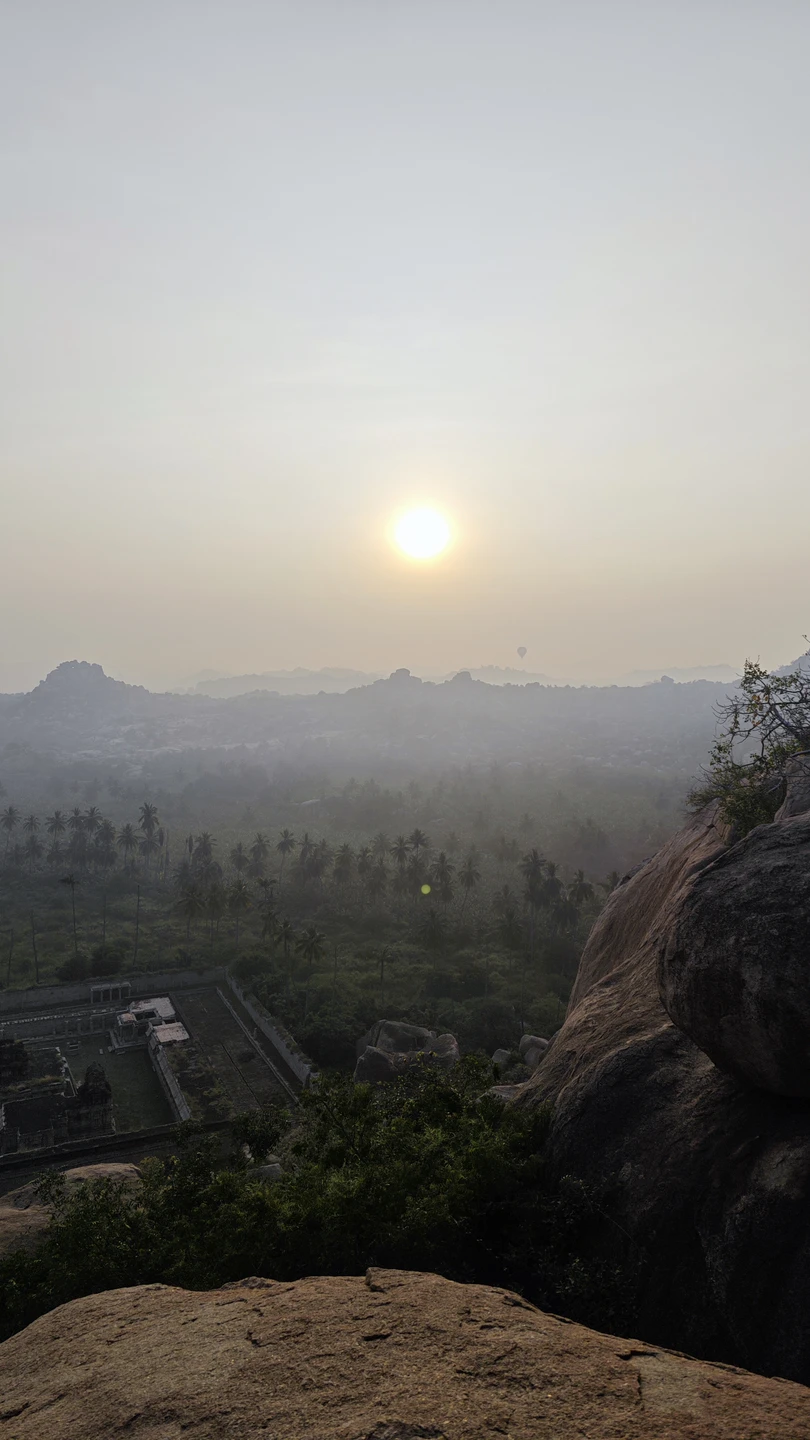 В Хампи была второй раз. 10 лет назад получила яркие впечатления, которые захотелось обновить) И это