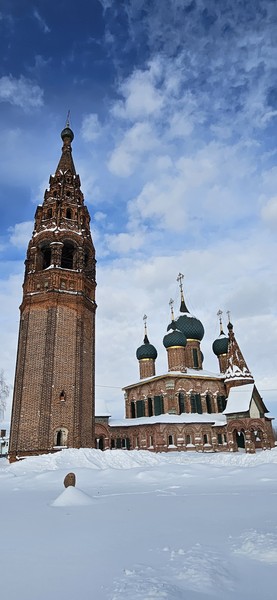 Экскурсионную программу проводил Руслан, очень профессиональный гид, отлично знающий свой город Ярославль, замечательный рассказчик с глубоким