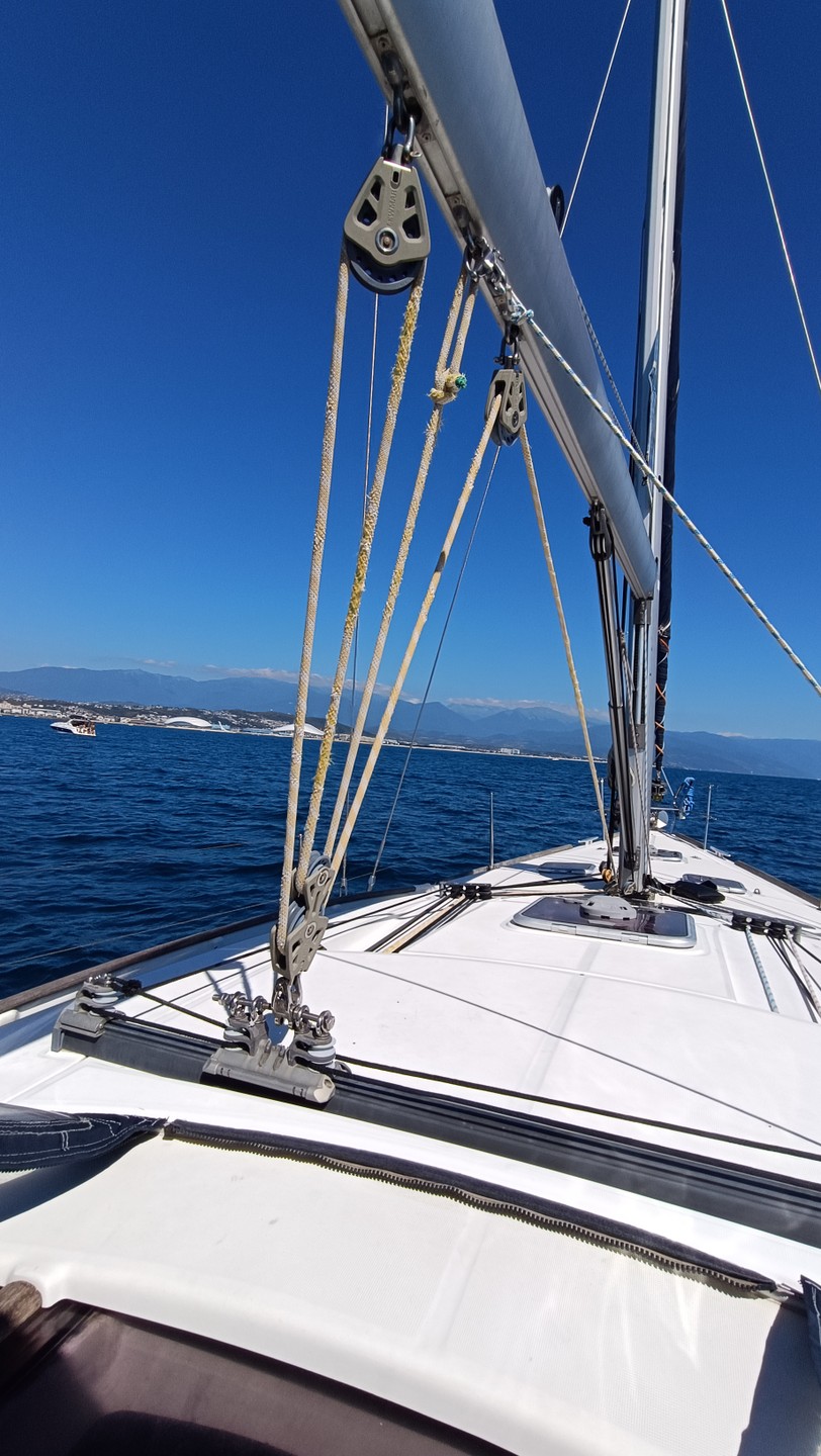 Чудесно провели время! Константин рассказал про яхту, беседа лёгкая, интересная! Очень всё вежливо и с добром! Управление профи!