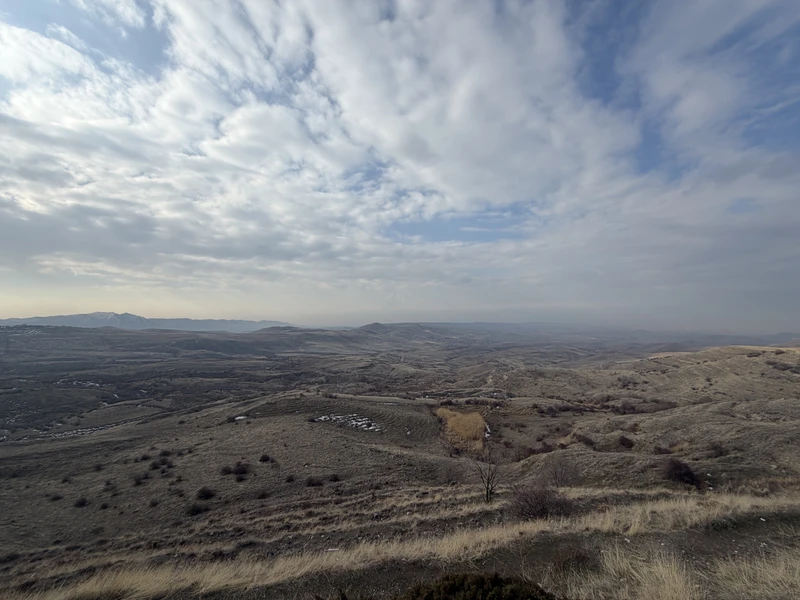 Организация экскурсии была на высшем уровне. Профессиональный гид увлекательно рассказывал об истории каждого места, делился интересными