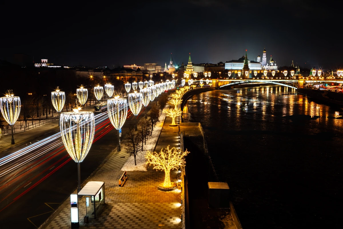 По новогодней Москве — на автомобиле!