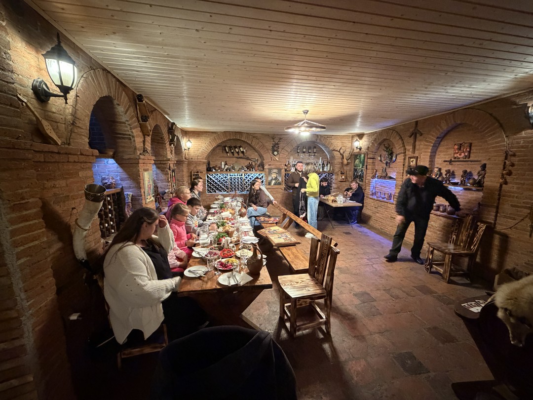 Самая моя лучшая экскурсия! Еда супер вкусная, веселье, вино) организаторы большие молодцы! Спасибо