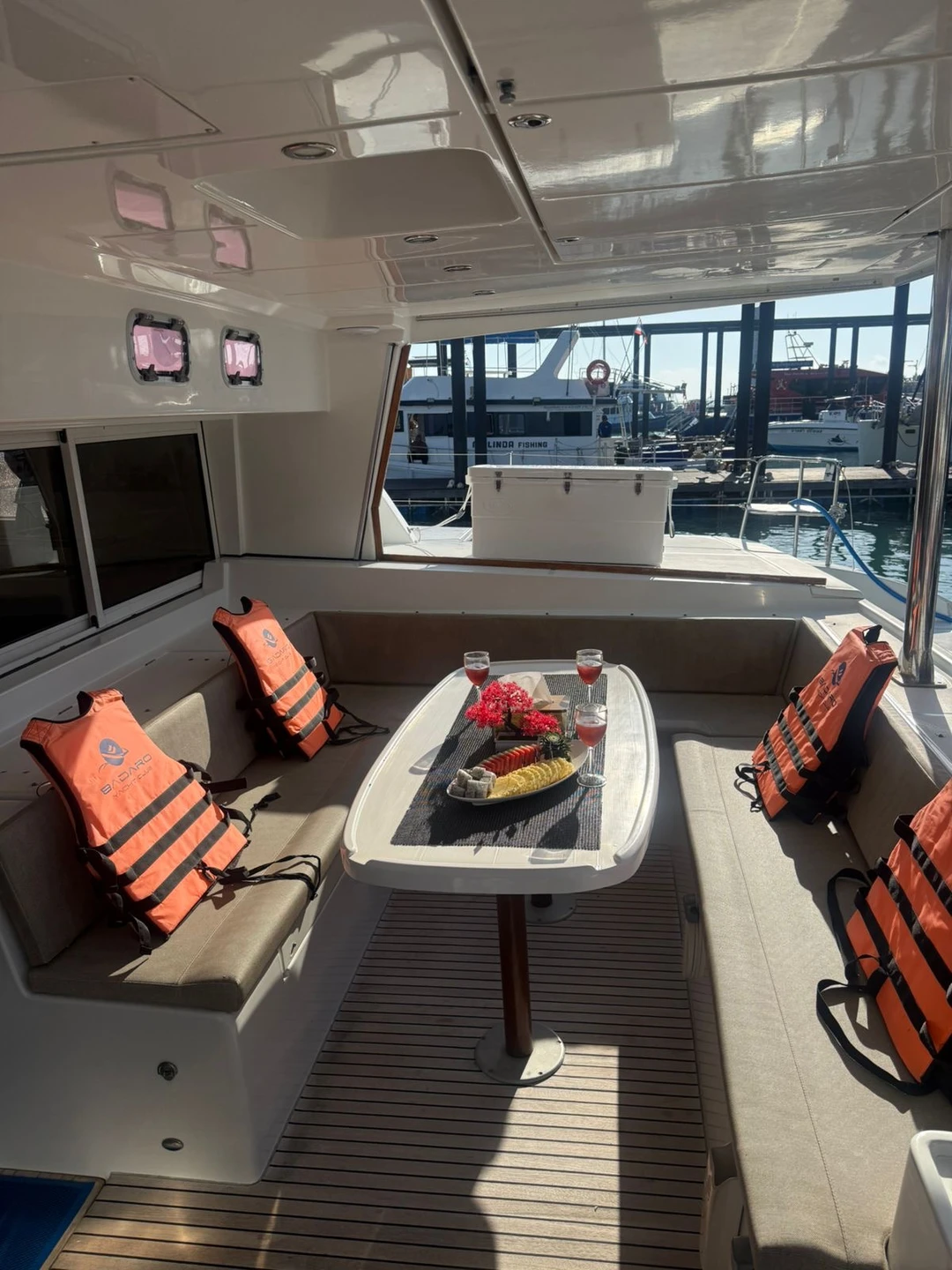 Недавно побывала на утренней прогулке на катамаране к острову Коралл, и это было просто невероятно! С