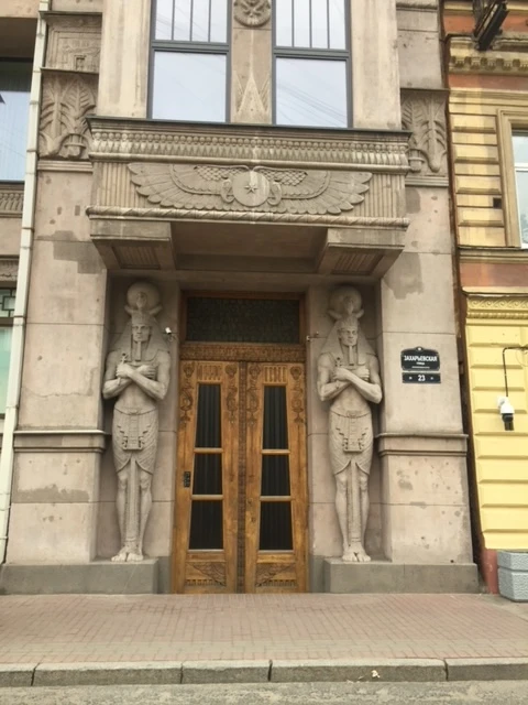 «Дом, в котором я живу»: прогулка по архитектурным стилям Петербурга (Инна)