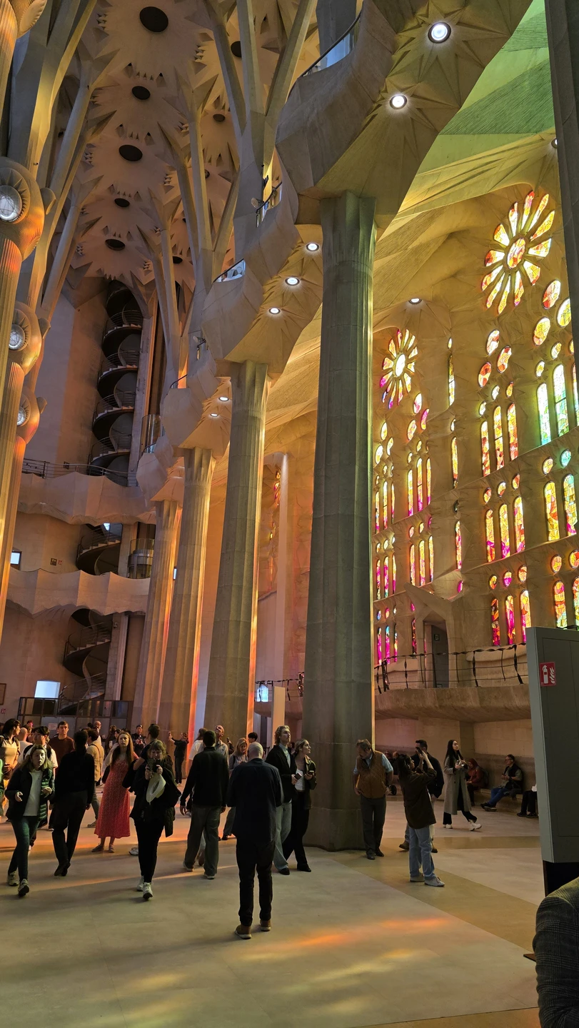 Очень понравилась экскурсия. Жаль не входит подъем наверх. Потрясающее здание. Очень интересно. Вся красота внутри!