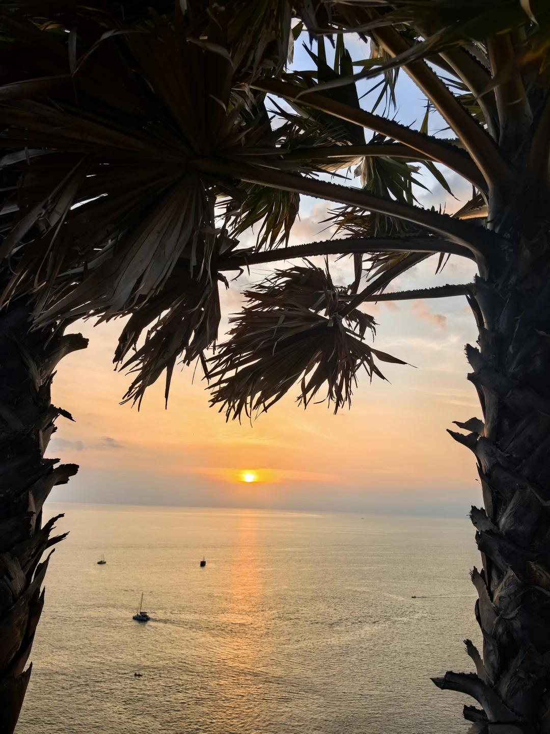 Для того, чтобы "разбавить" свой спокойный пляжный отдых - это отличная экскурсия 👍 👍 👍!!!Ненапряжная и