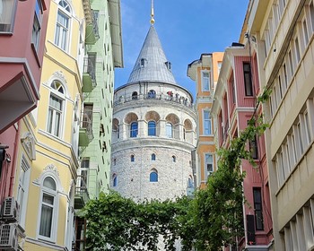 Районы Таксим и Каракёй, улица Истикляль
