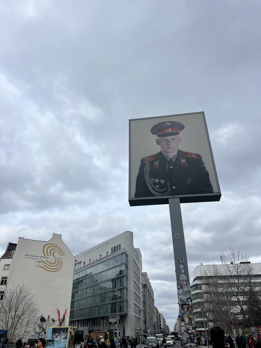 Наш гид Дмитрий был просто замечательным! Он не только прекрасно ориентируется в местных достопримечательностях, но и