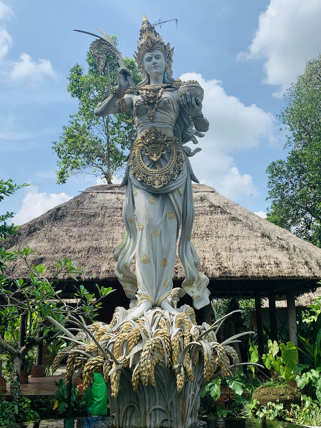 Красивые места, динамичный маршрут - от места до места на одном дыхании) Андрей отлично говорит и