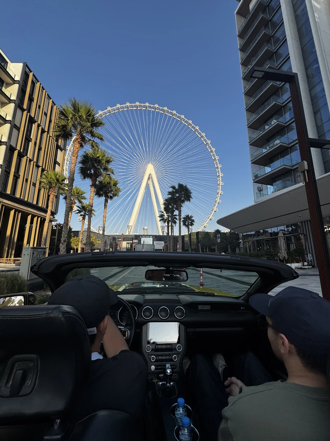 Замечательно провели время с Давидом. Отличная экскурсия, динамично, интересные рассказы обо всем на свете. Были с