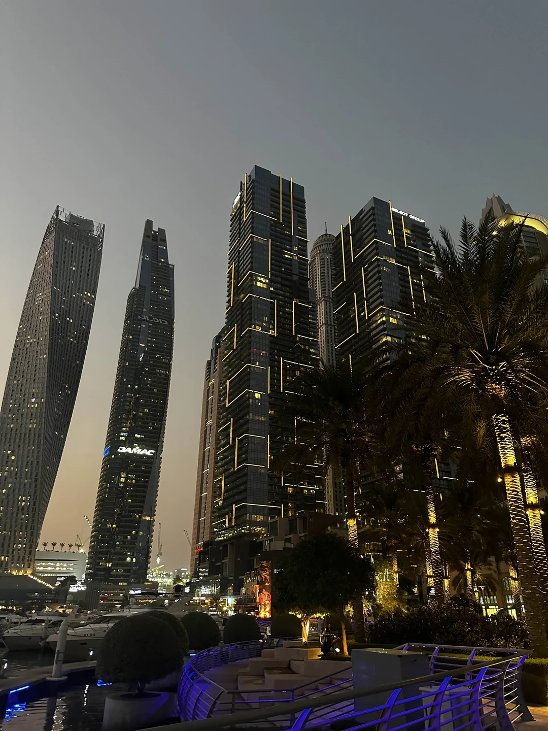 Были с Ильясом на экскурсии по Дубай 29 октября, все очень понравилось! Можем посоветовать гида, учел