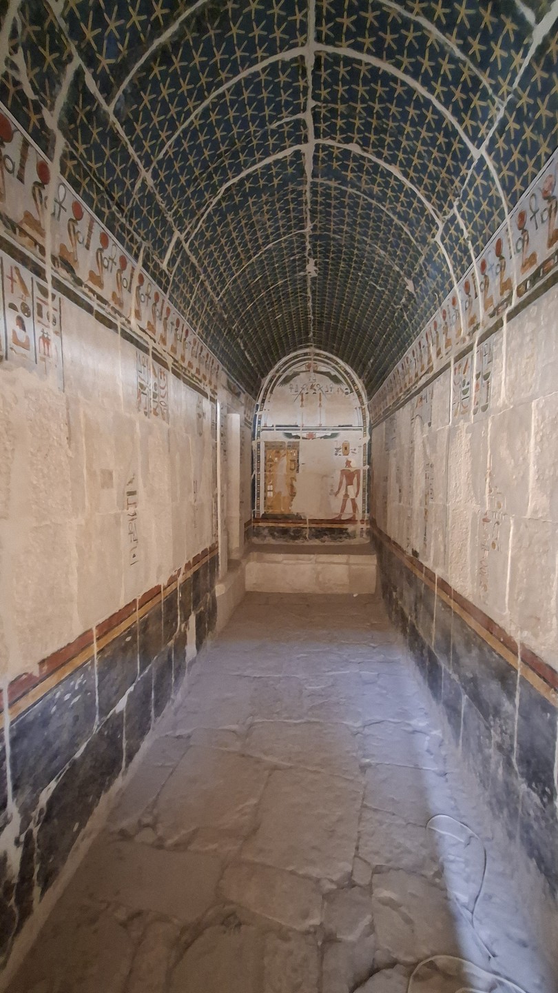 Экскурсия в Луксор с гидом Абдалой и водителем Айзеком оказалась фантастической. Машина приехала вовремя. За разговором