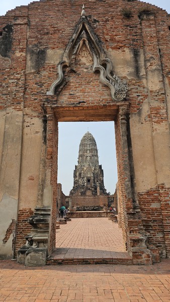 Сегодня были на экскурсии в Аюттайе — и это было одно из самых сильных впечатлений за