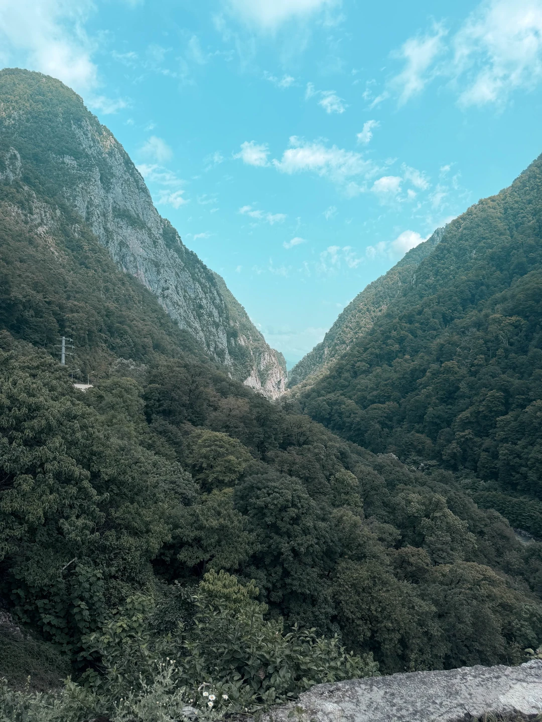 Были на джип-туре с Алексеем. Было шикарно, посетили значимые места, параллельно с этим были интересные беседы