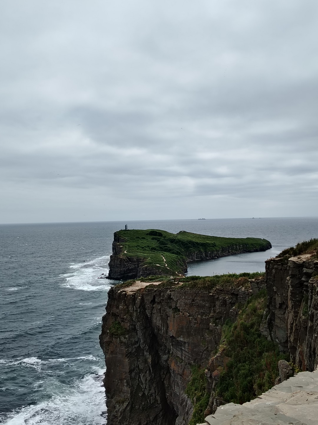Ооочень интересная экскурсия! Всё понравилось. Просто дух захватывает и завораживает на мысах и обрывах. Красота и мощь природы!