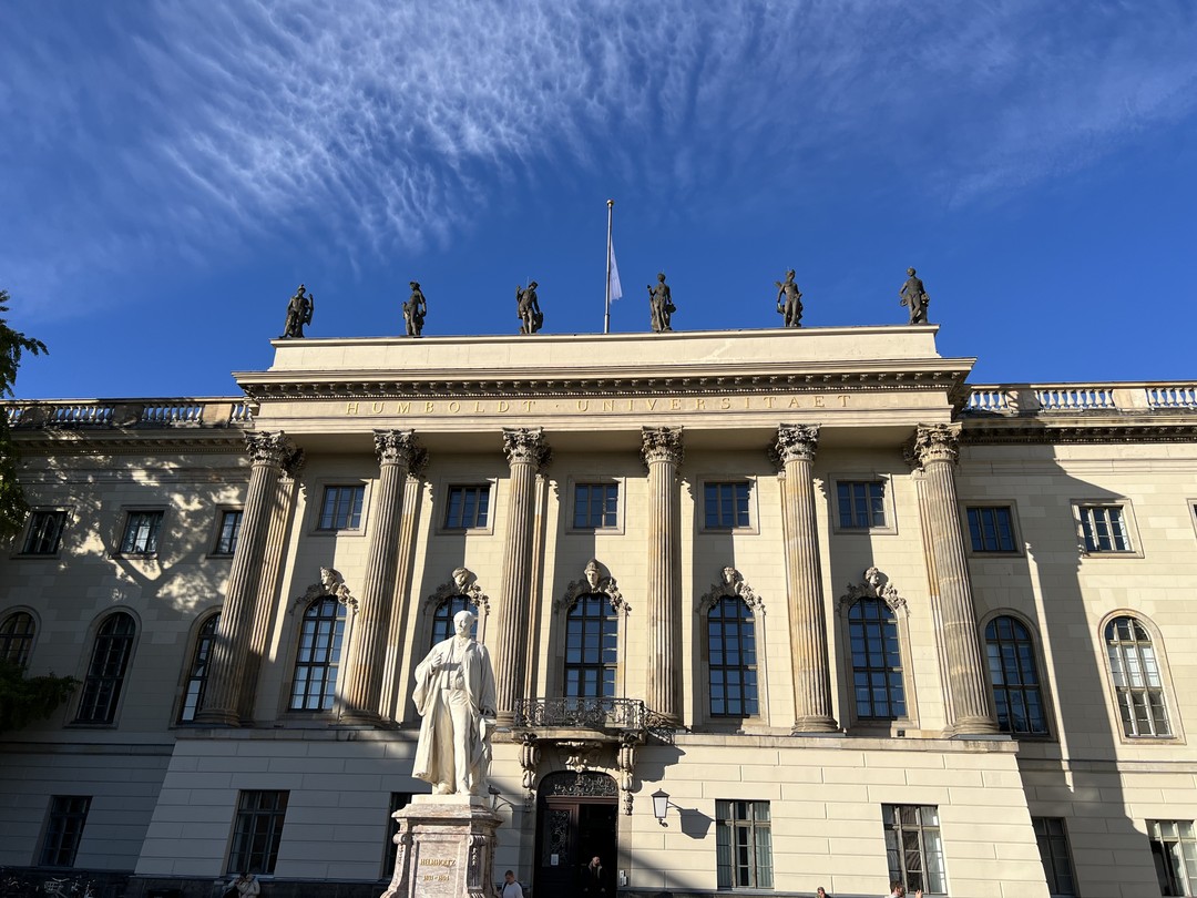 По обе стороны баррикад: пешая прогулка по Берлину (Paul)