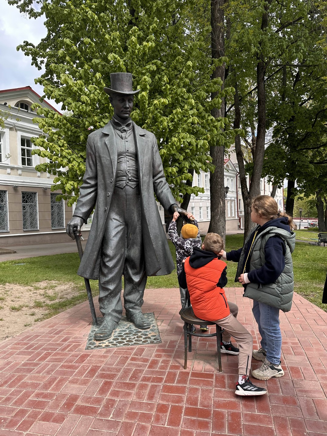 Прекрасный гид, очень интересная экскурсия! Лаконично с юмором! Сергей, огромное, спасибо!!!!