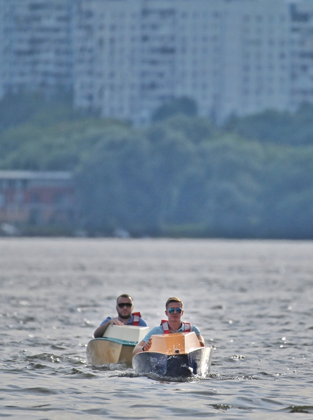 Прогулка на электрическом мини-катере (6/15)
