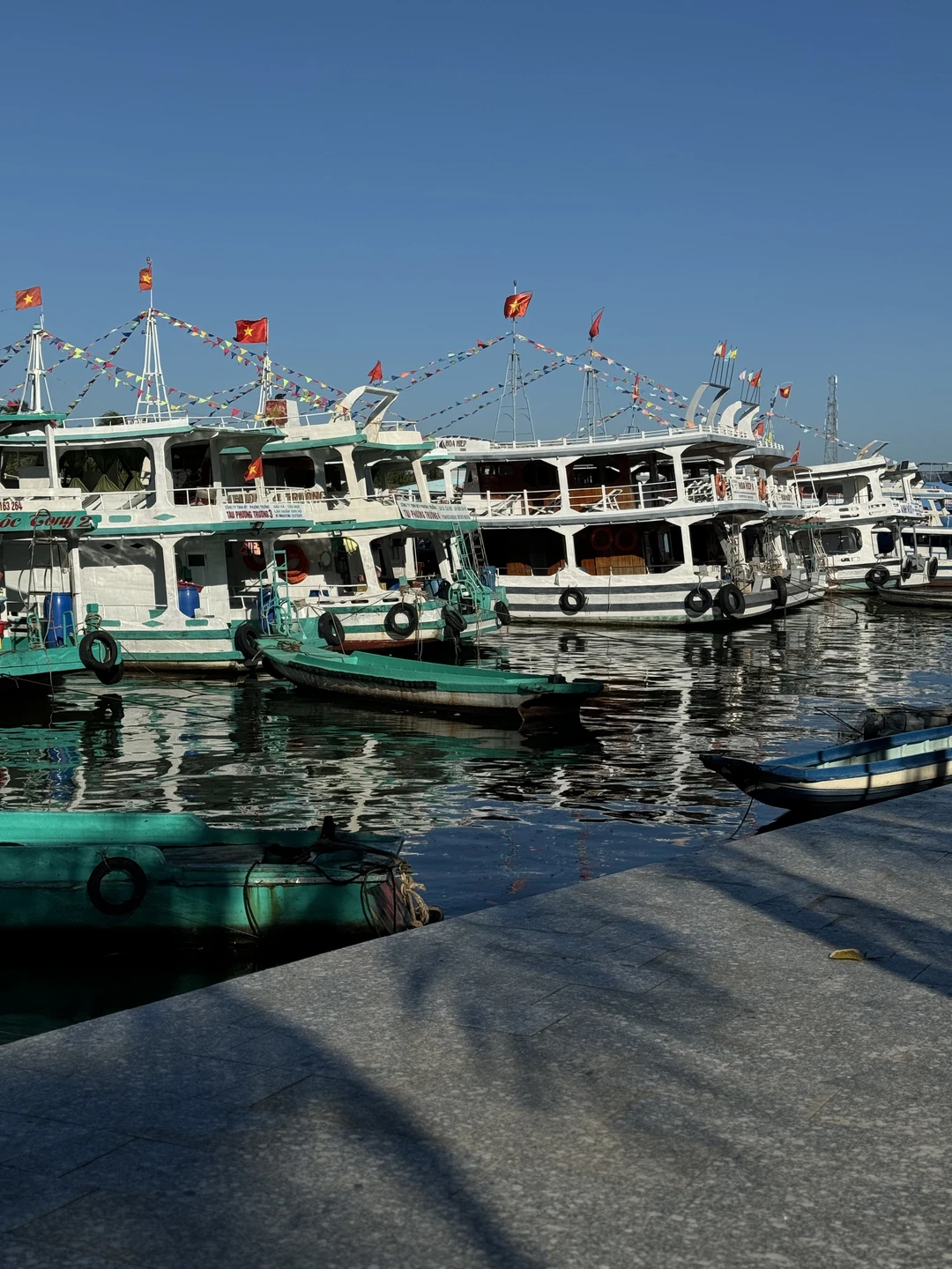 Это вау по всем показателям: и красота подводного мира, и преодоление своих страхов, и общение с очень увлечённым заряженным человеком!