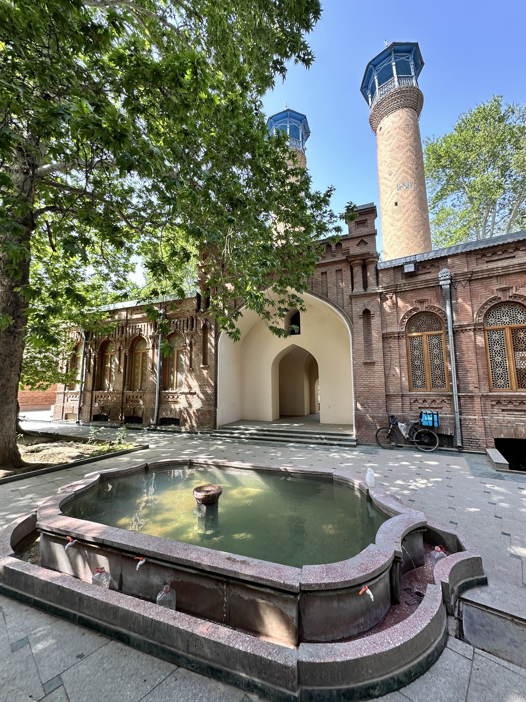 Хорошая экскурсия. Гянджа интересный и красивый город с историей.