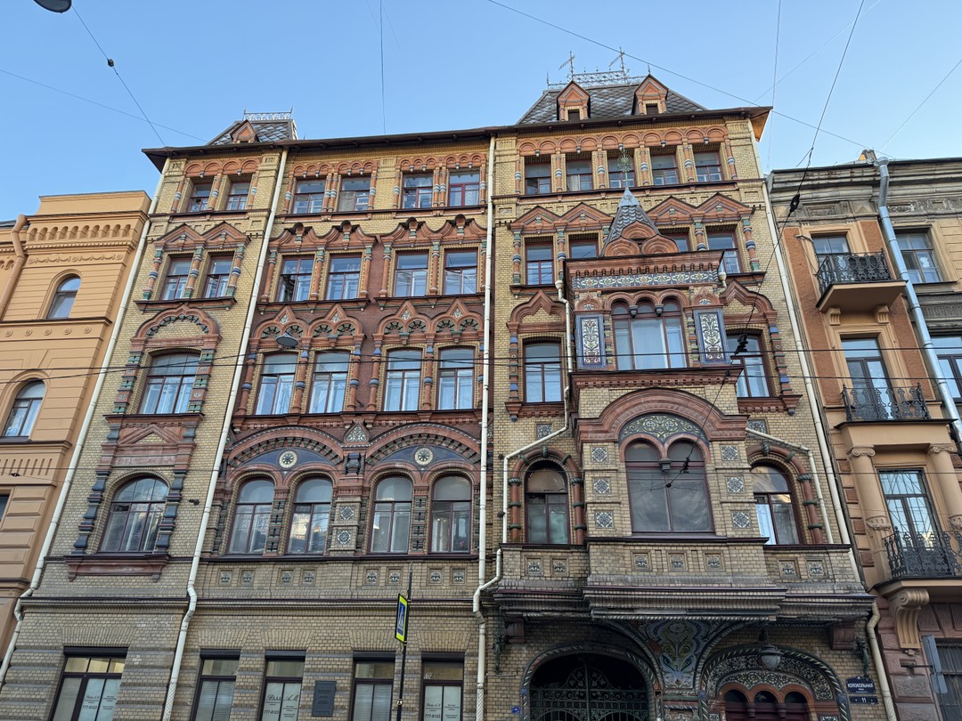 Питерский лайфстайл: по старинным парадным и дворам-колодцам доходных домов (Ярошевич)