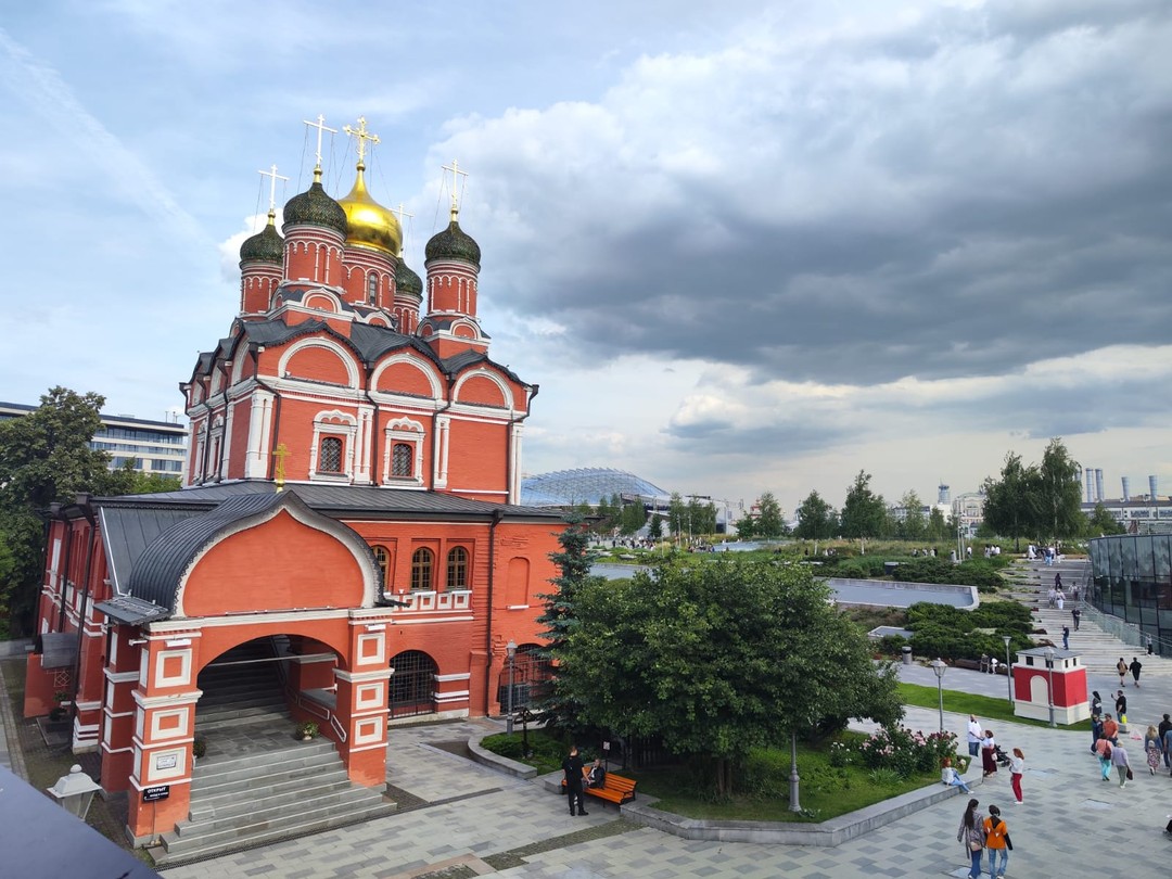 Галина не просто экскурсовод,это женщина увлеченная и умеющая увлечь темой экскурсии своих слушателей! Интересно и с