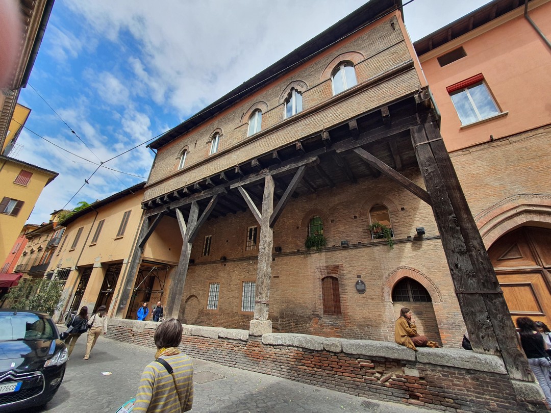 Живая старина многоликой Болоньи (Марк)