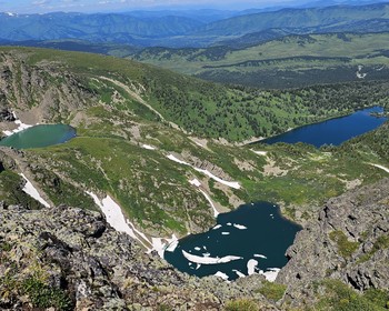 Красная гора, кратеры вулканов и подъём к горным озёрам