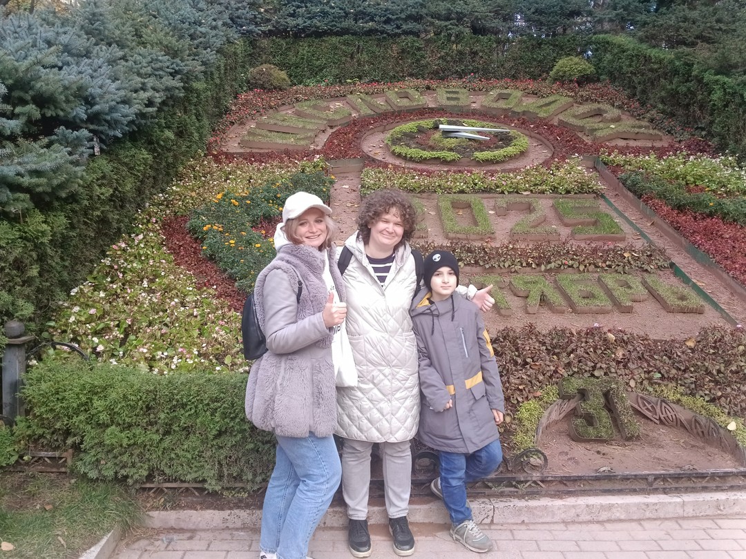 Спасибо за познавательную экскурсию. Прогулка была лёгкой и понятной, сын с удовольствием искал места съёмок из