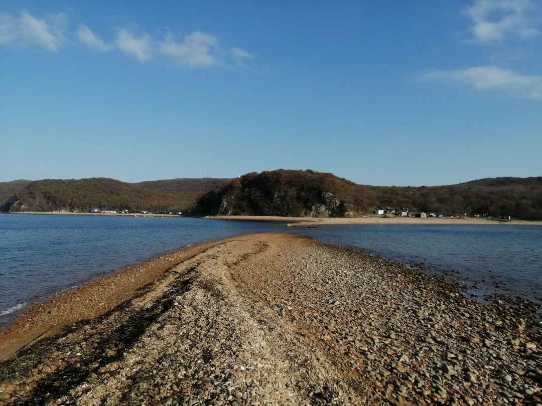 Нам безумно понравился день, проведенный с Михаилом на островах Русский и Шкота. Помимо совершенно невероятных видов