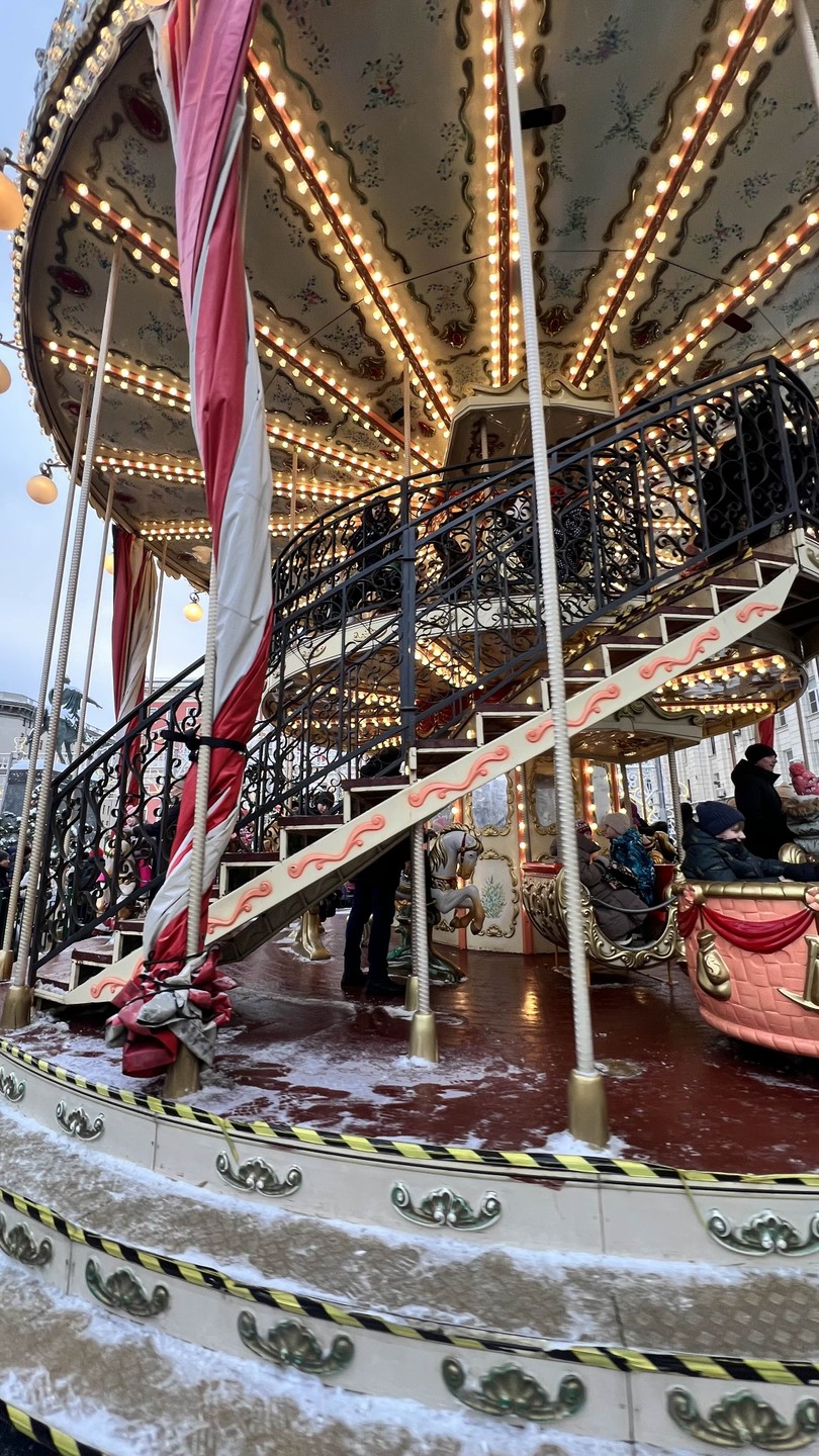 Отличная экскурсия-прогулка по центральной части новогодней Москвы. Наша столица в очередной раз поразила, какая она величественная