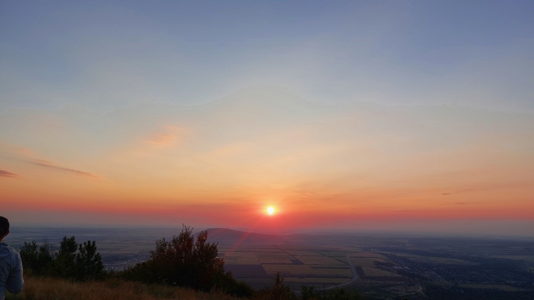Успех всей экскурсии во многом был связан с нашим гидом Кириллом. Заботливый, открытый, вежливый молодой человек