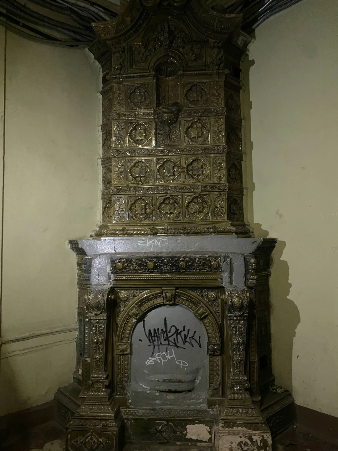 Секреты и лабиринты Петроградской стороны: дворы, парадные, легенды (Алла)