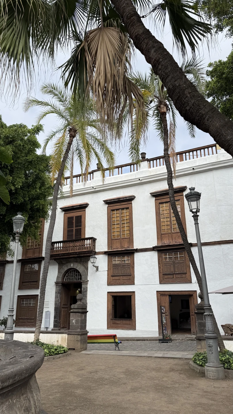 Замечательная экскурсия, однозначно стоит своих денег. Руслан - отличный знаток острова. Больше снимала видео.