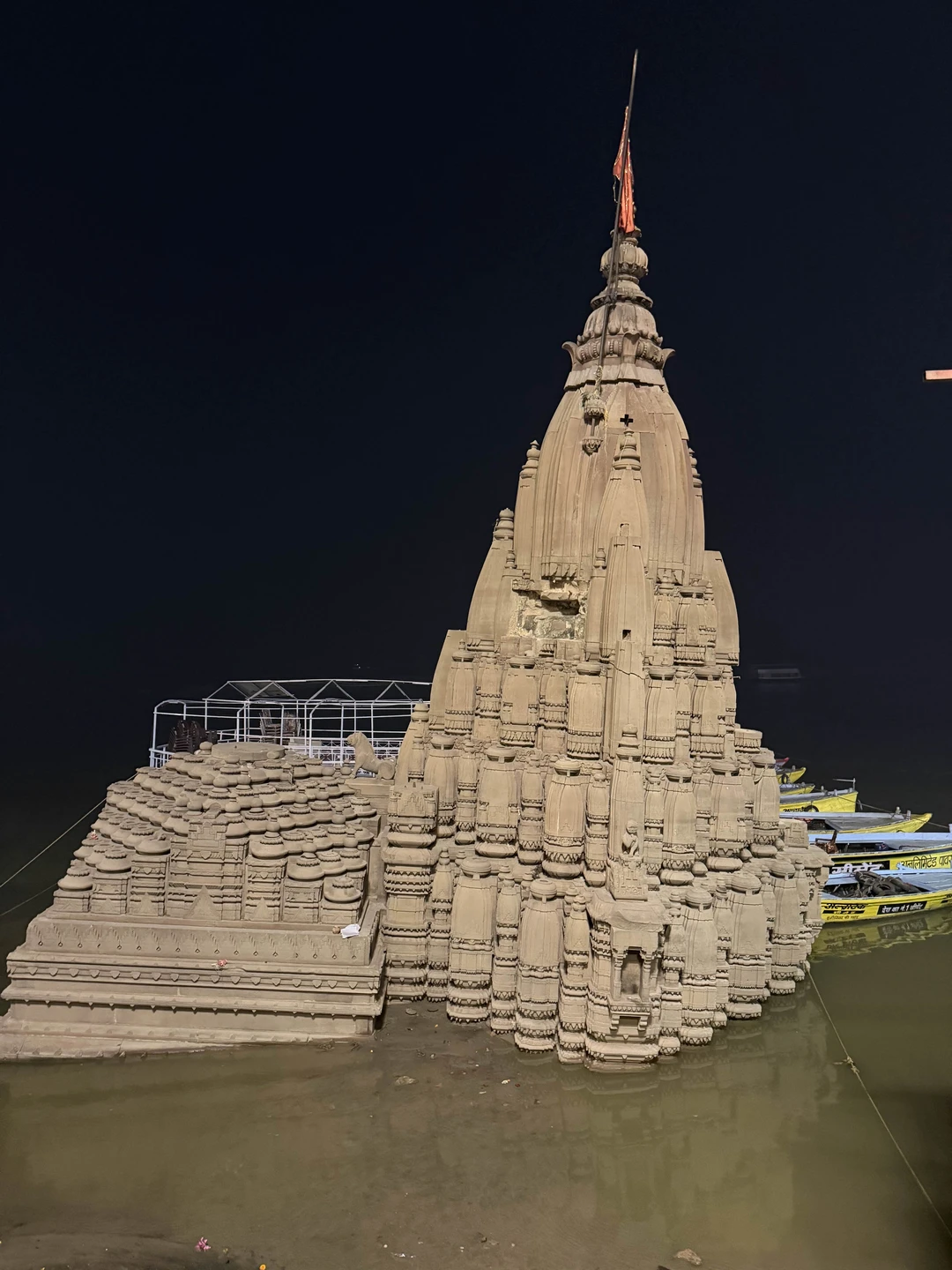 Артемий великолепный гид и очень хороший человек. Я узнала много нового, Артемий объяснял спокойно и терпеливо