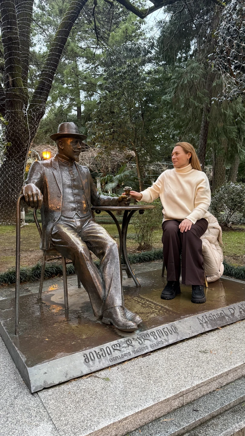Мне срочно нужно было влюбиться в Батуми. За 1 день, т. к. мне предстояло находится в городе неделю, а желания это делать не было