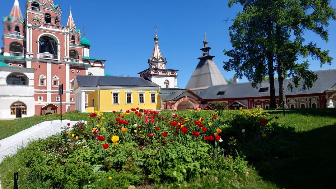 Были в Звенигороде в отличный солнечный день при комфортной погоде. Интересен город и выбранный маршрут. Гидом