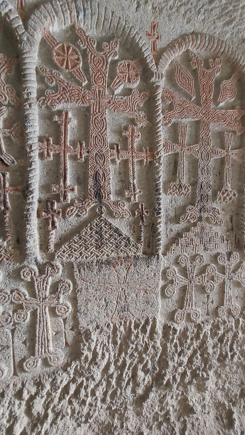 Были в Январе. Тепло и снежно. Экскурсия насыщенная. Все рассказали, вкусно накормили. Цены очень приемлемые. За