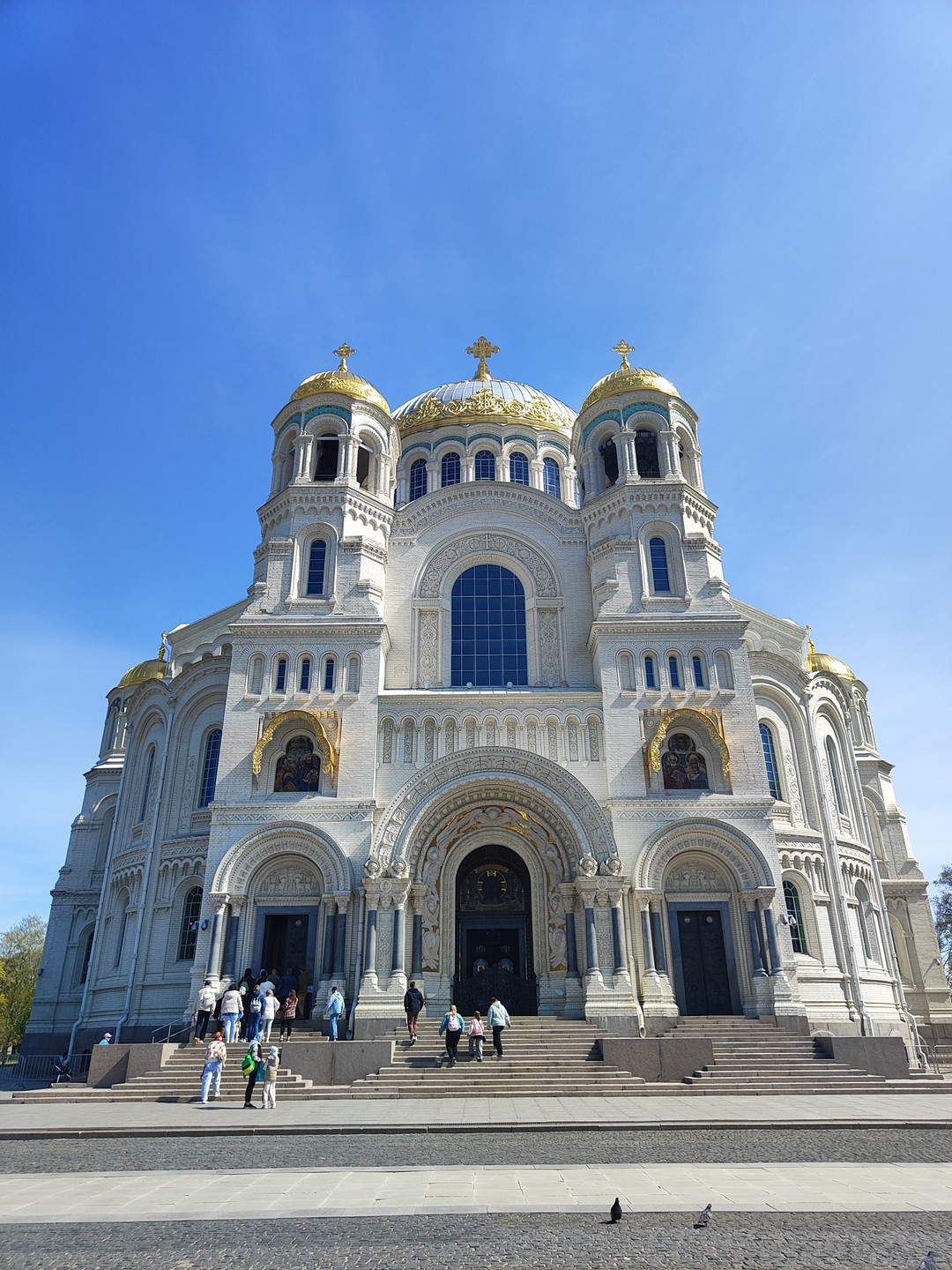 Из Санкт-Петербурга в Петергоф и Кронштадт: 2 города за 1 день (Екатерина)