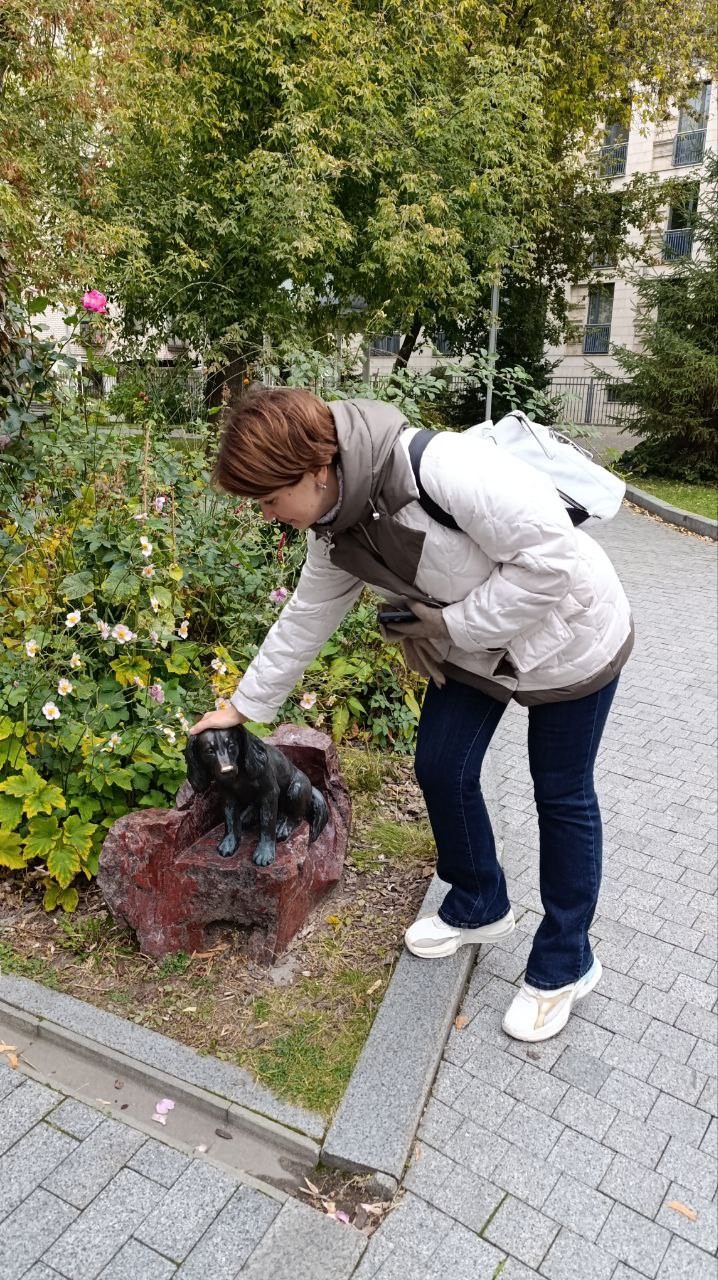 Нам очень понравился квест! Всем семерым участницам! Елена - отличный экскурсовод, грамотный рассказчик, умеет держать аудиторию