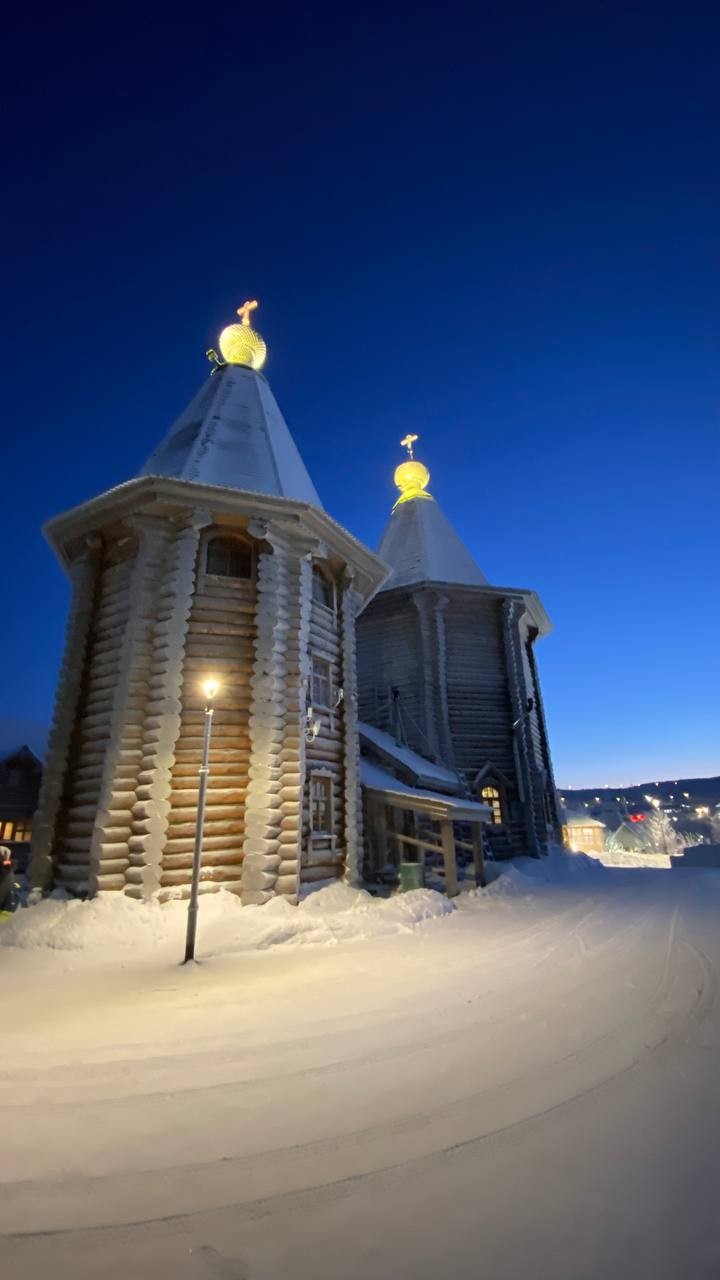 Несмотря на низкую температуру на улице, наш гид Геннадий провел экскурсию по Мурманску очень комфортно и