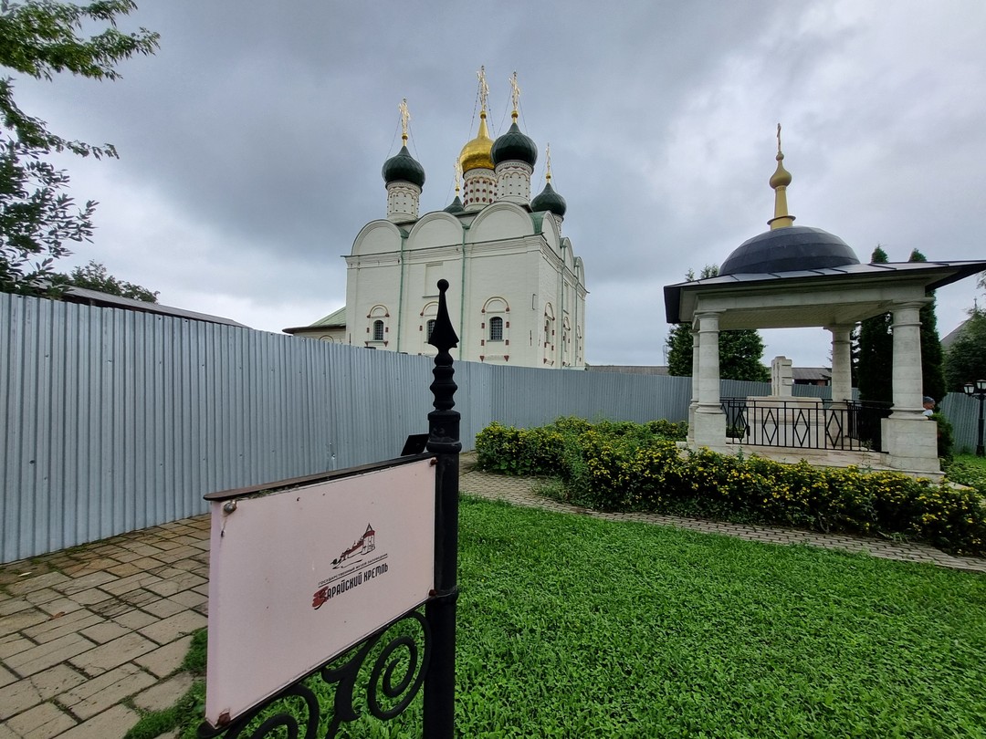 Зарайск чудесный, маленький уездный городок. Нам очень повезло с великолепным экскурсоводом Юлей. Прекрасный знаток истории, чудесный