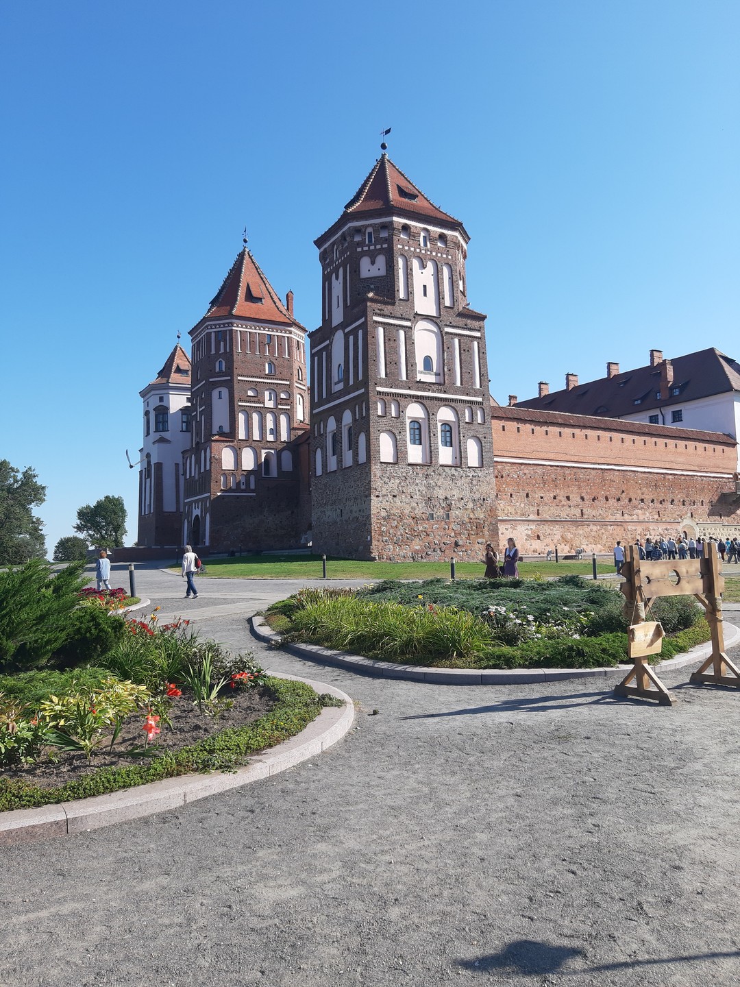 Прекрасная, познавательная экскурсия, замечательный гид, было интересно, особенно замок в посёлке Мир, сохранён дух старины, хороший