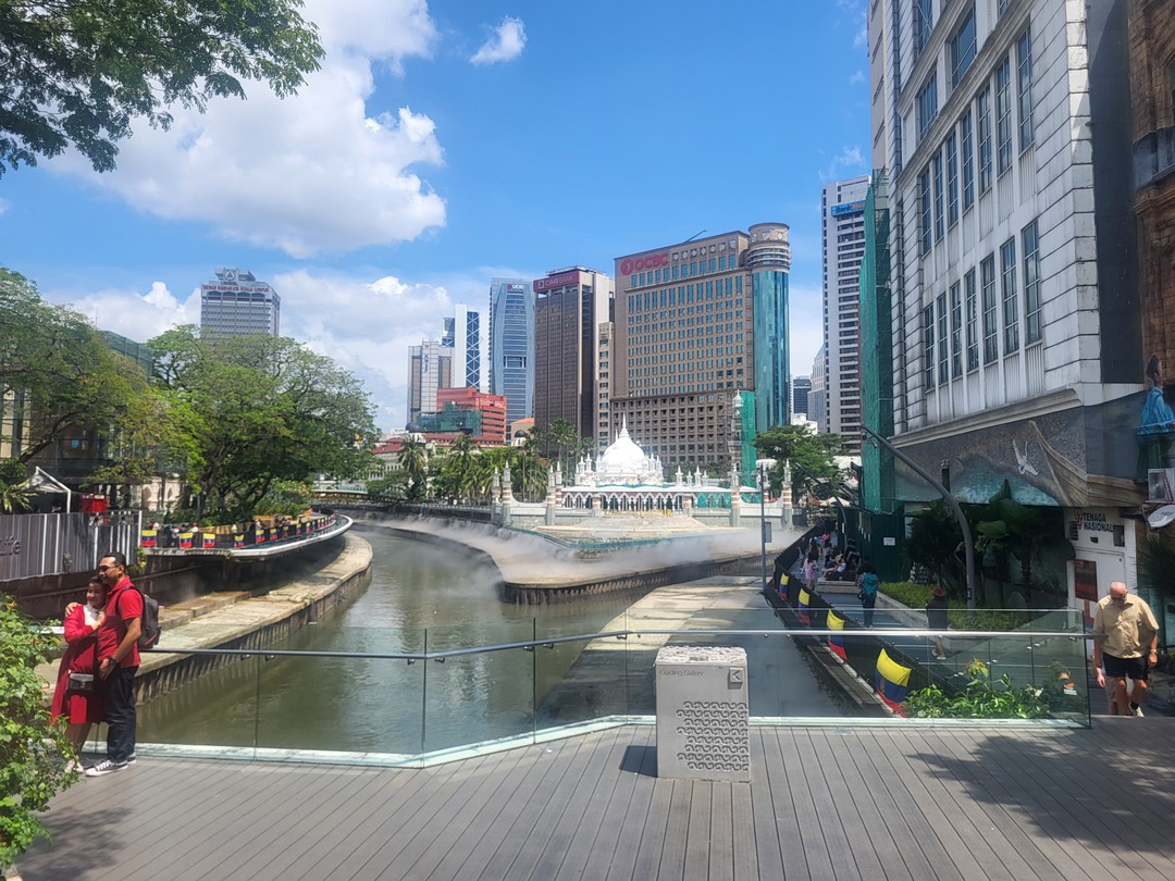 Тур соответствует названию - Куала-Лумпур — город мечты! Потом походил, поездил самостоятельно и сложилось впечатление, что