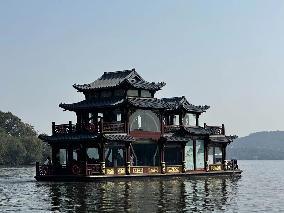 Очень понравилась экскурсия, на которой мы были семьей. Наш гид Саша отвечала на все наши вопросы