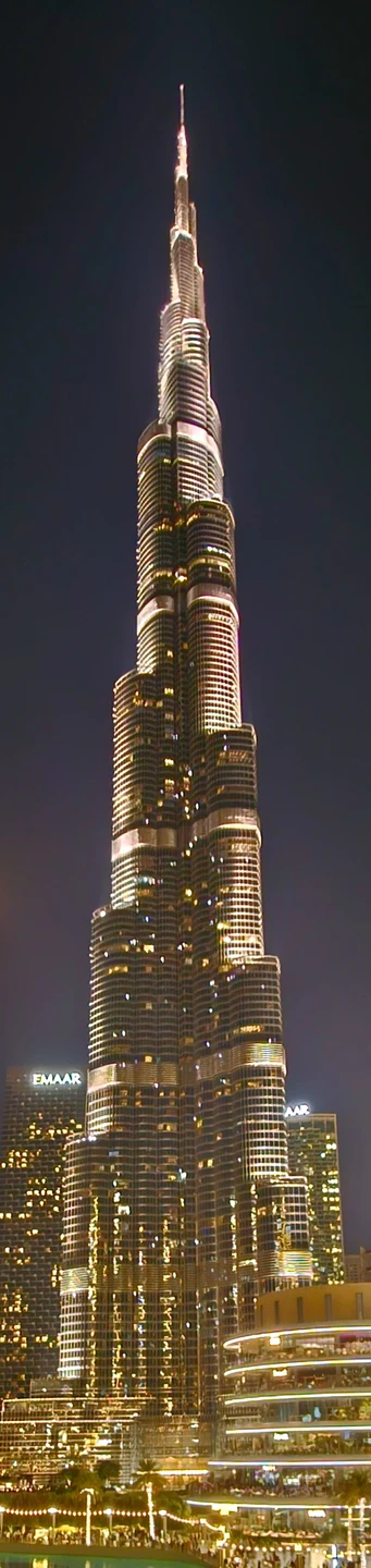 Мы прилетели в Дубаи на 20 часов (пересадка) - 4 человека