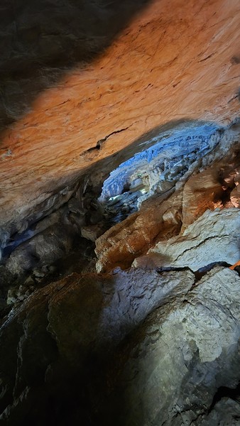 Всё было максимально удобно и индивидуально организовано. Широкий спектр знаний экскурсовода позволял общаться на любые темы.