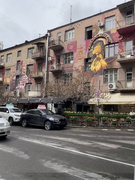 Экскурсия с Гургеном очень понравилась! Прогулялись по центру Еревана, послушали много интересных историй. Остаток дня Гурген